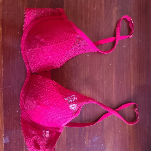 Victoria Secret - Picture 2 of 4